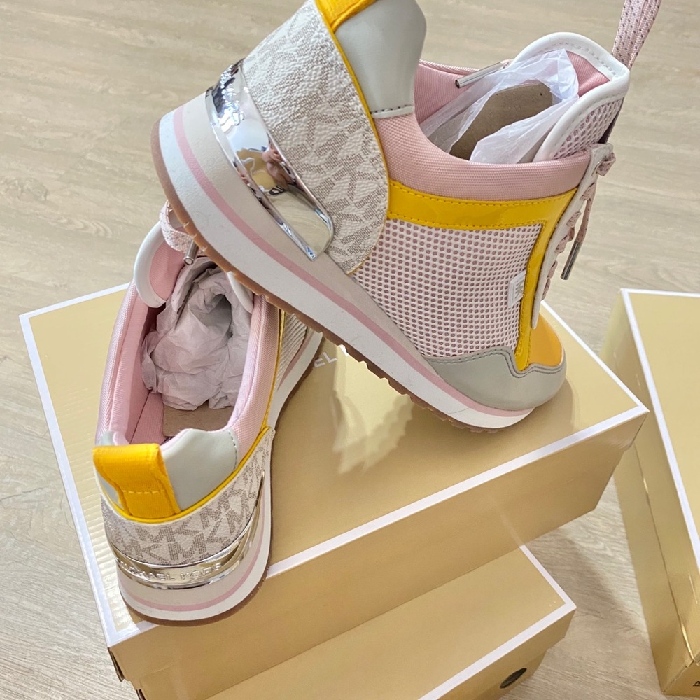 Michael Kors Shoes - Picture 3 of 7